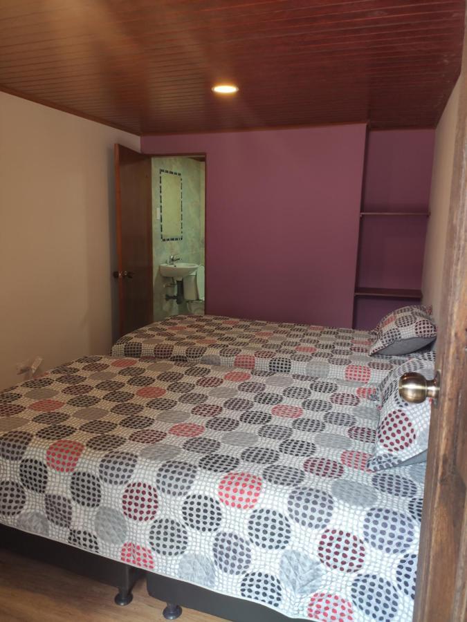Acogedor Hostal Usaquen La Parada Del Tren Богота Екстериор снимка