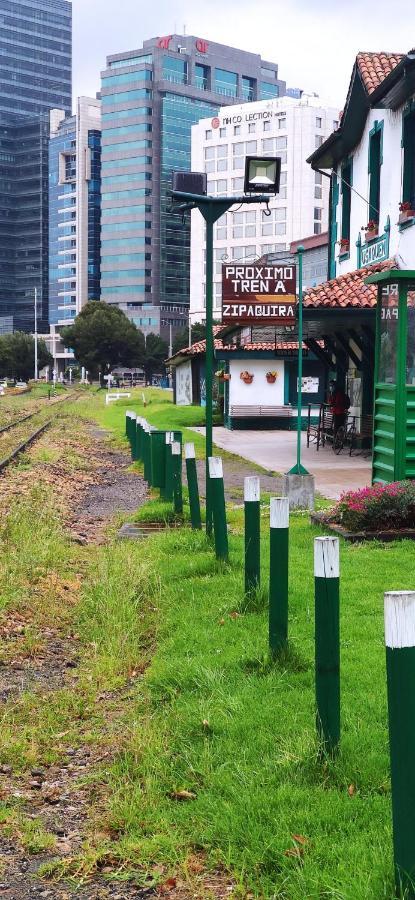 Acogedor Hostal Usaquen La Parada Del Tren Богота Екстериор снимка