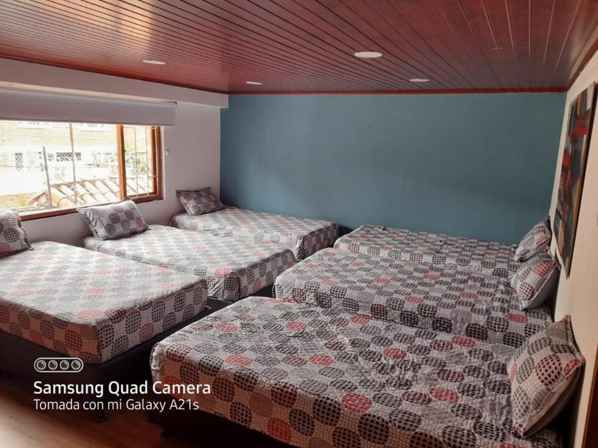Acogedor Hostal Usaquen La Parada Del Tren Богота Екстериор снимка