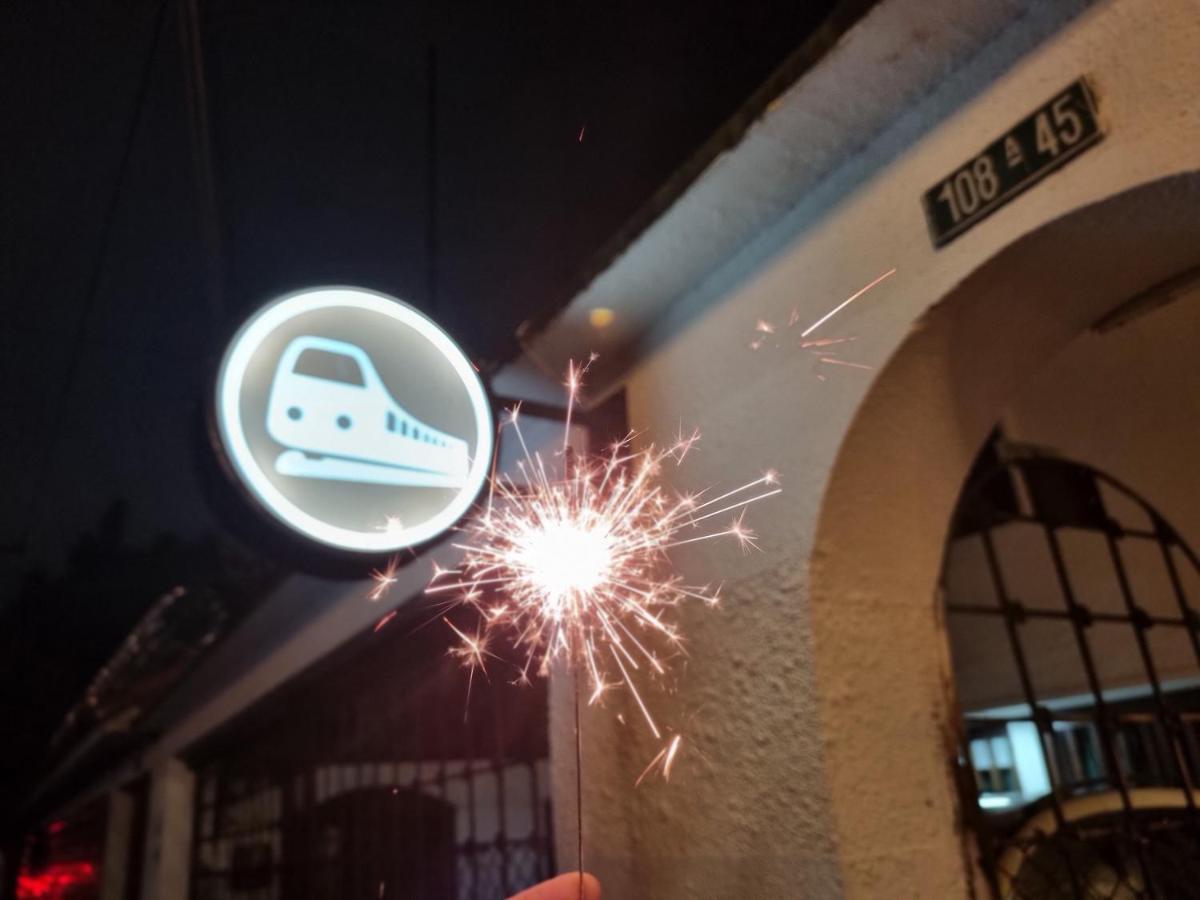 Acogedor Hostal Usaquen La Parada Del Tren Богота Екстериор снимка